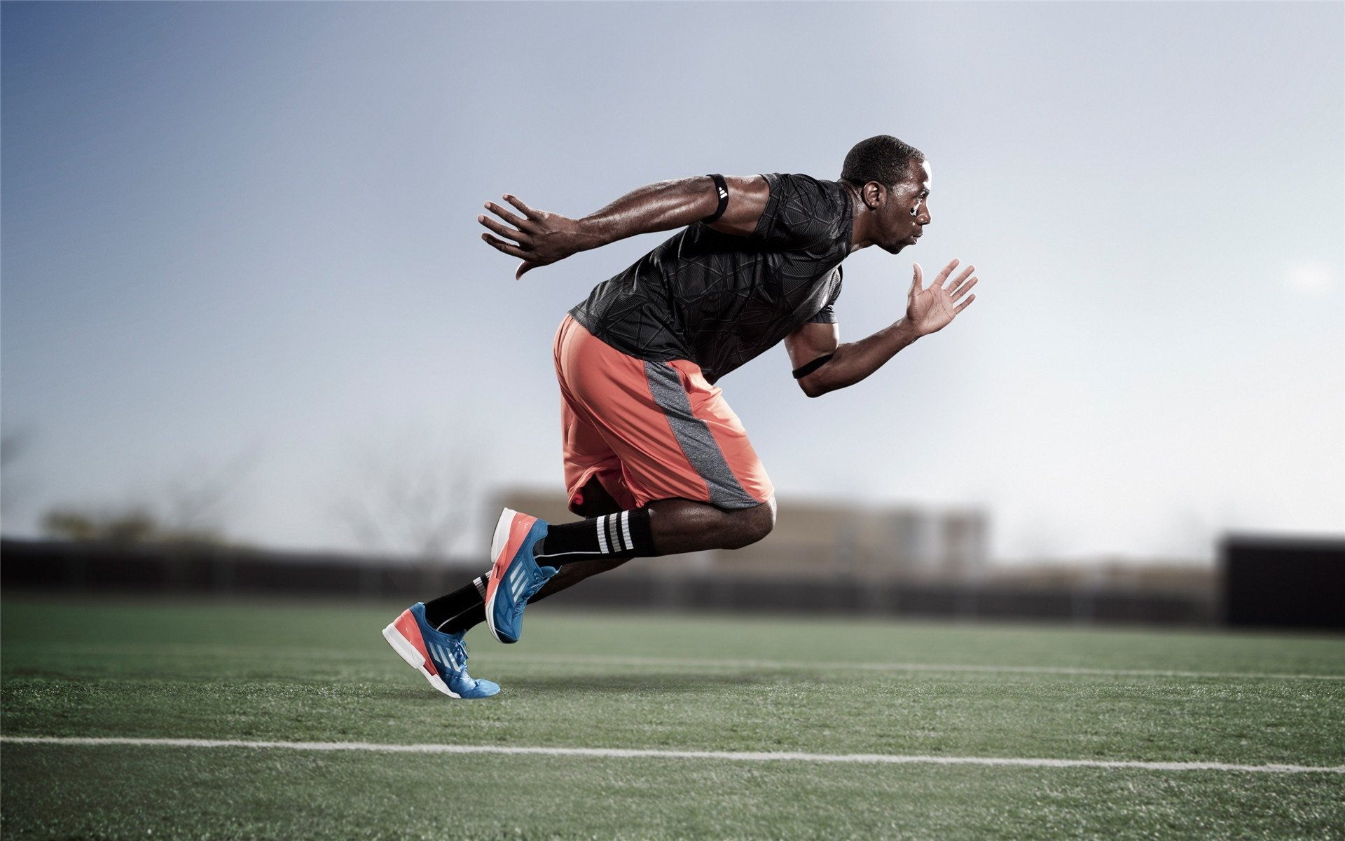 球队在比赛中体现出强烈的团队防守意识，球赛队伍